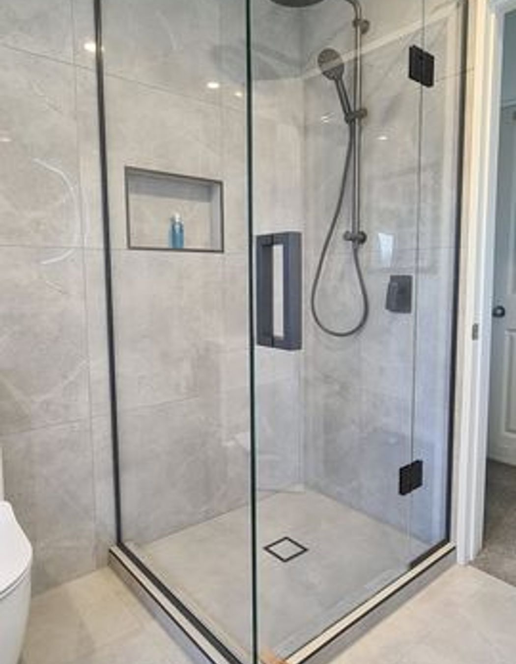 Gardens Main Bathroom