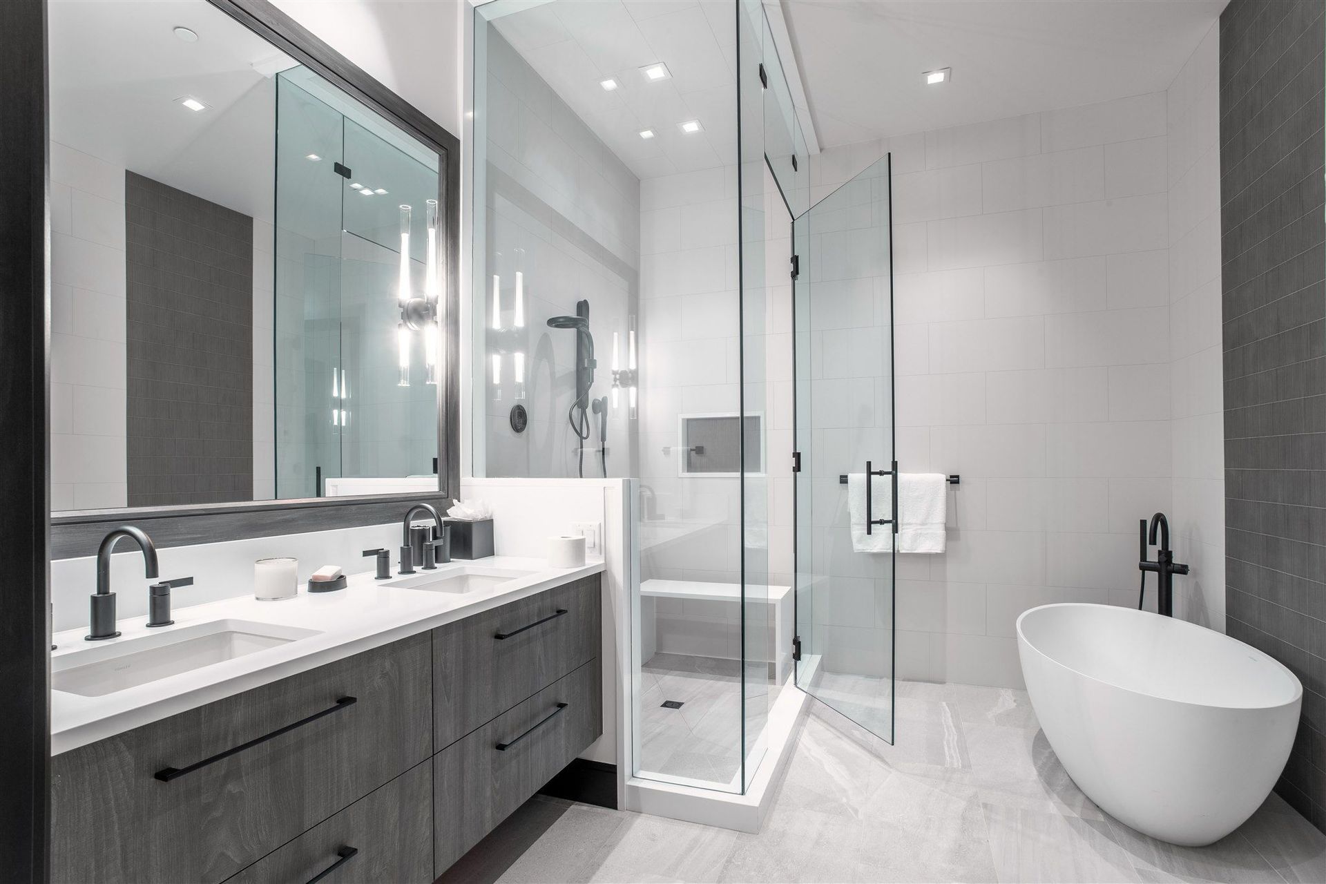 825DivideMasterBath2D16369-HDR.jpg