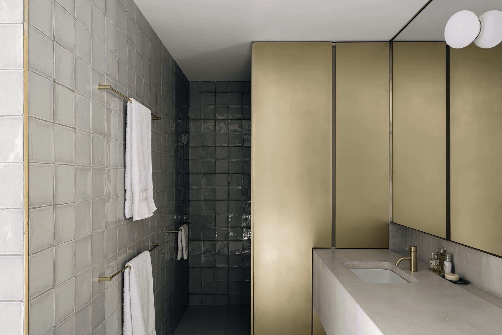 9-Limestone-House-Bathroom.png