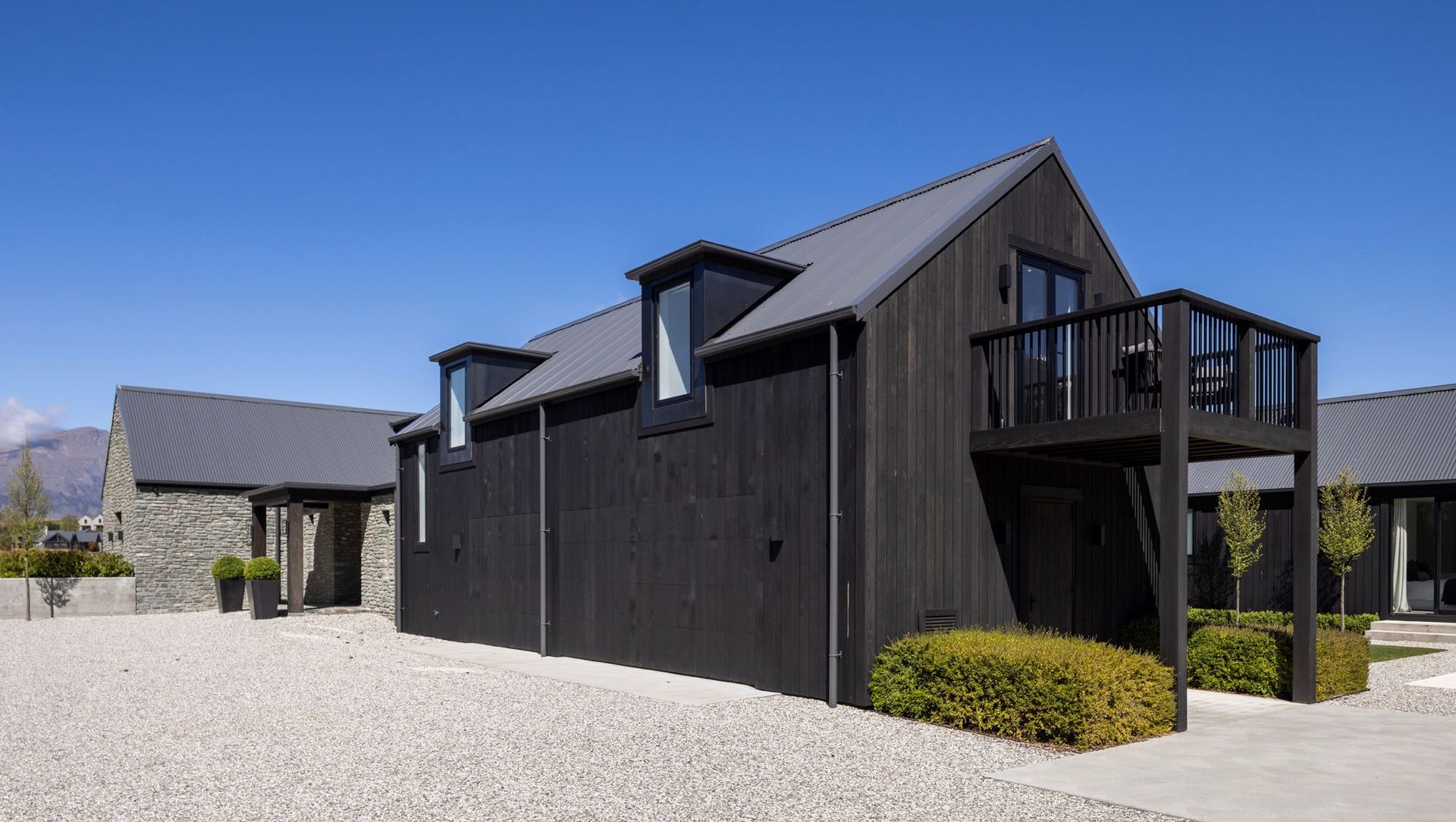 Taramea Square, Milbrook banner
