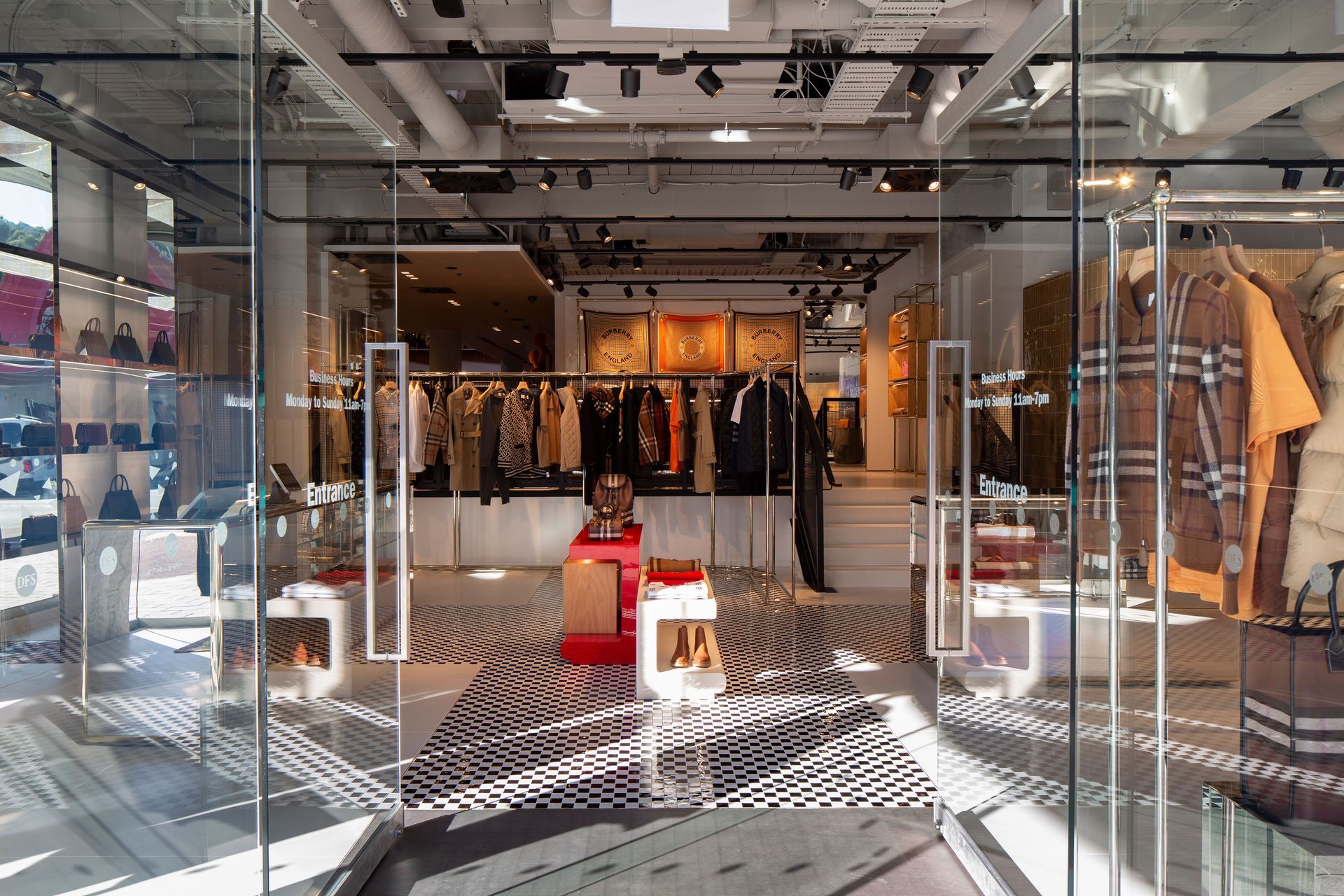 BurberryDFSQueenstownGalleria020.jpg