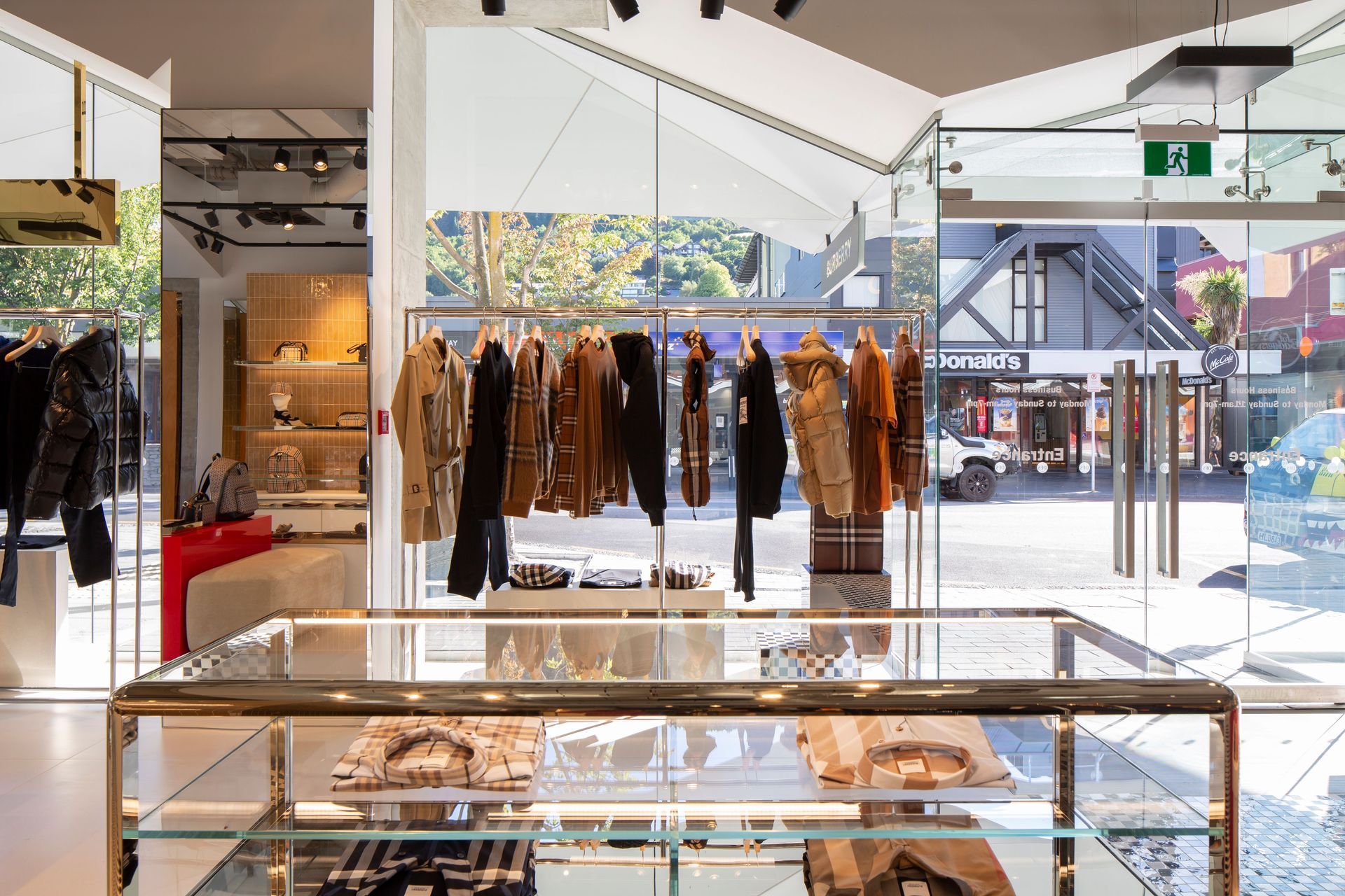 BurberryDFSQueenstownGalleria032.jpg