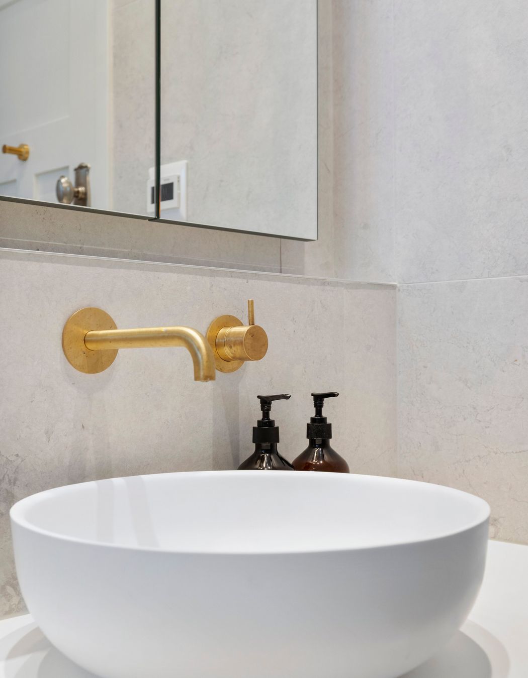 The Niagara round vessel basin offers a stylish and modern touch, enhancing both the functionality and aesthetic of the vanity. Its unique design maximizes surface space, allowing for additional room for personal items and decor. This elegant basin not only elevates the contemporary appeal of the bathroom but also serves as a striking focal point that complements the overall design, blending practicality with sophisticated aesthetics seamlessly.
