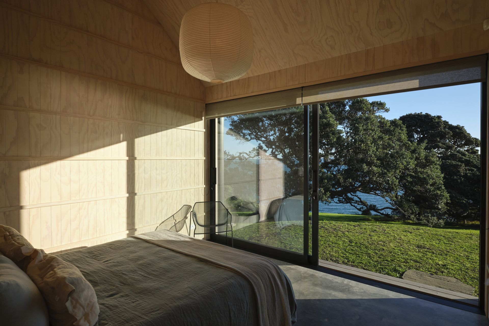 Stevens-Lawson-ArchitectsMawhitiBedroom-views-of-water-through-pohutukawaPhoto-Mark-Smith.jpg