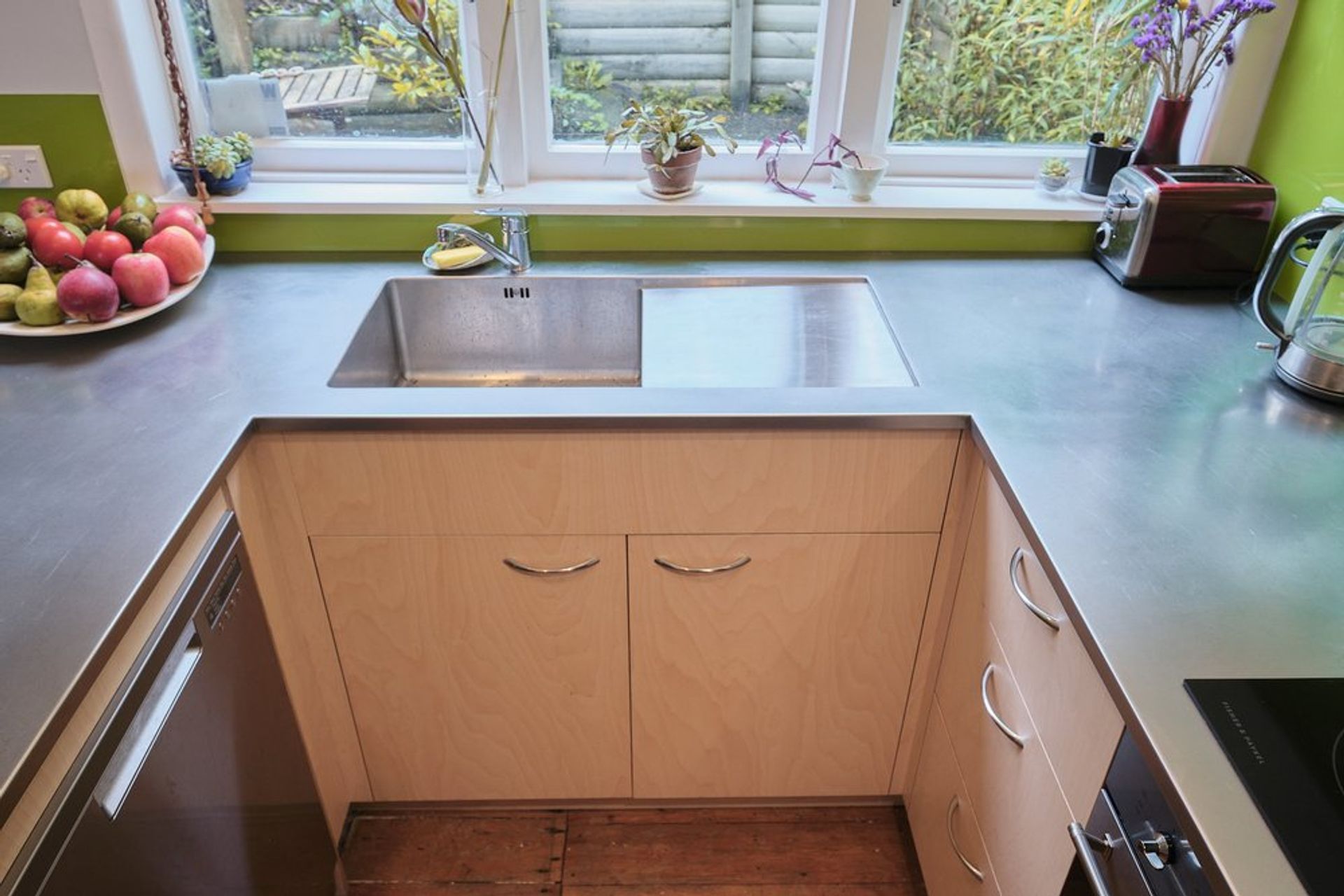 Compact kitchen in Melrose