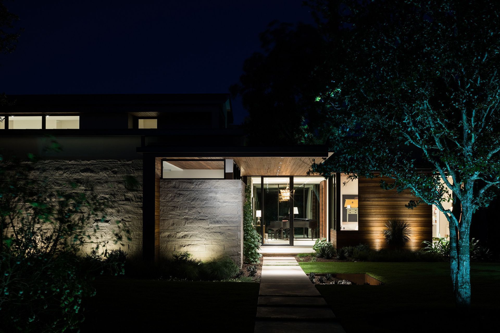 imgi13larue-aia-tour-2019-jake-holt-photo-26exterior-front-dusk.jpg