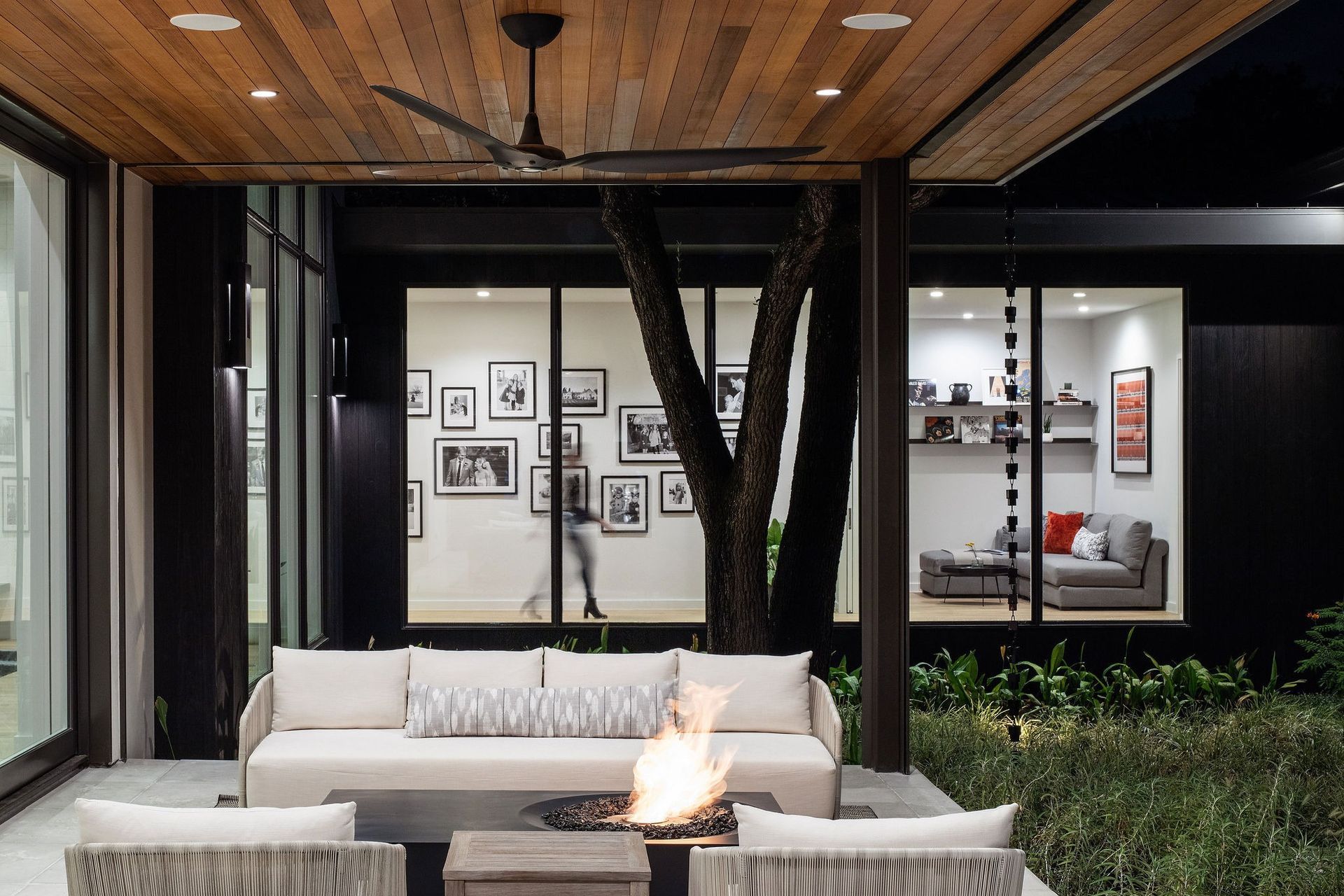 imgi16jake-holt-photo-35outdoor-living-dusk.jpg