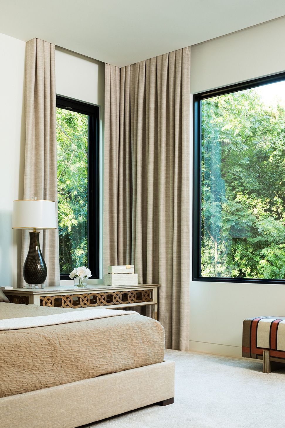 imgi17larue-aia-tour-2019-jake-holt-photo-17primary-bedroom.jpg