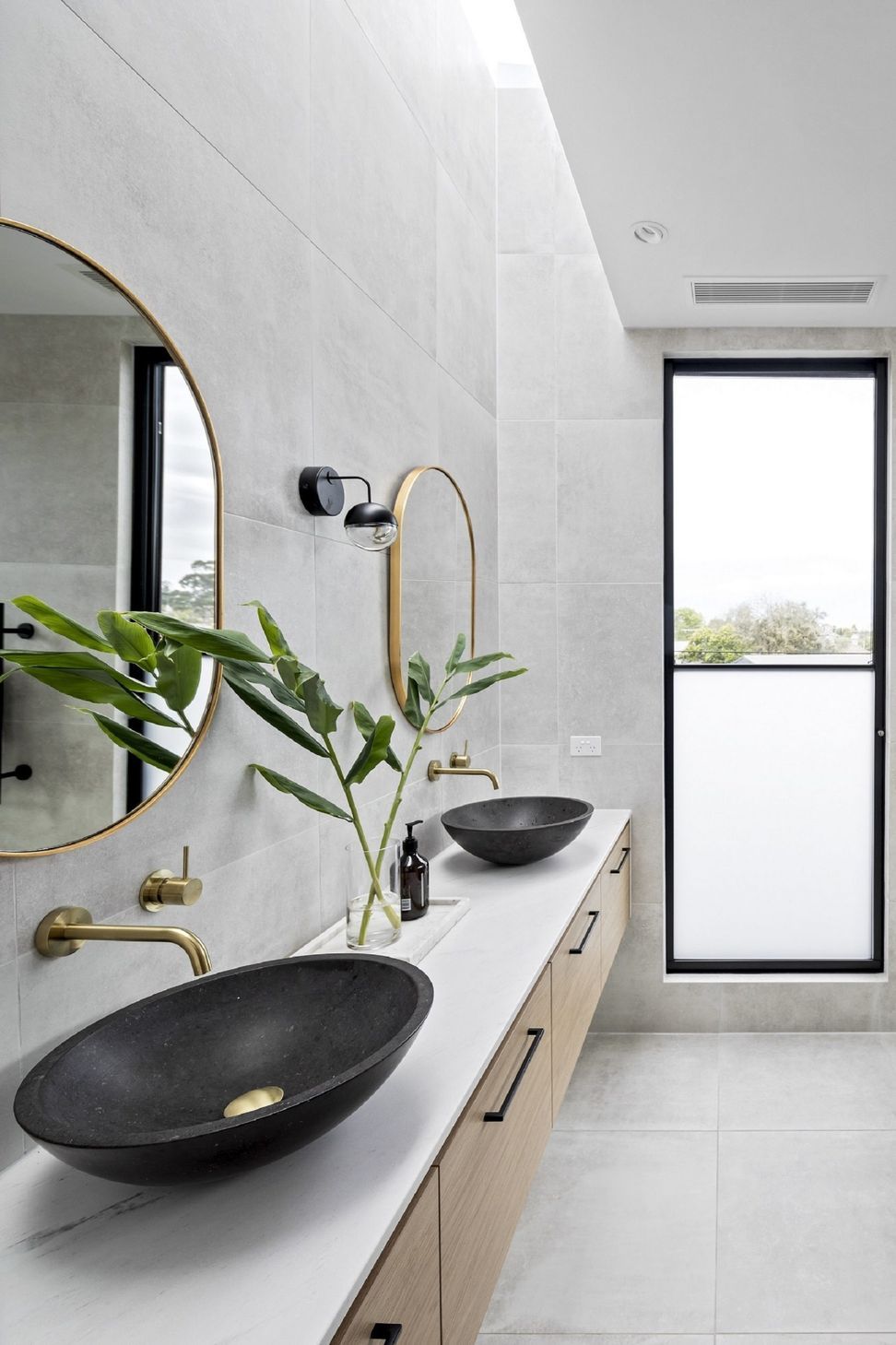 imgi20Master-Ensuite-1-scaled.jpg