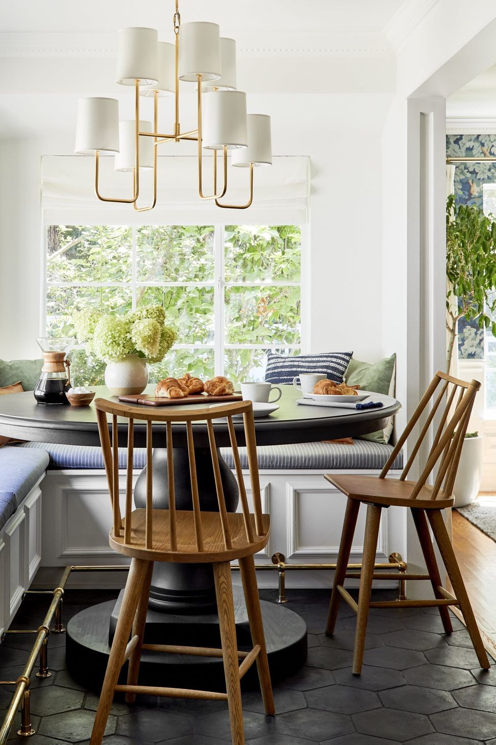imgi223Bobby-BerkEclectic-TraditionalKitchenBreakfast-NookInterior-Design2-2560x3413.jpg