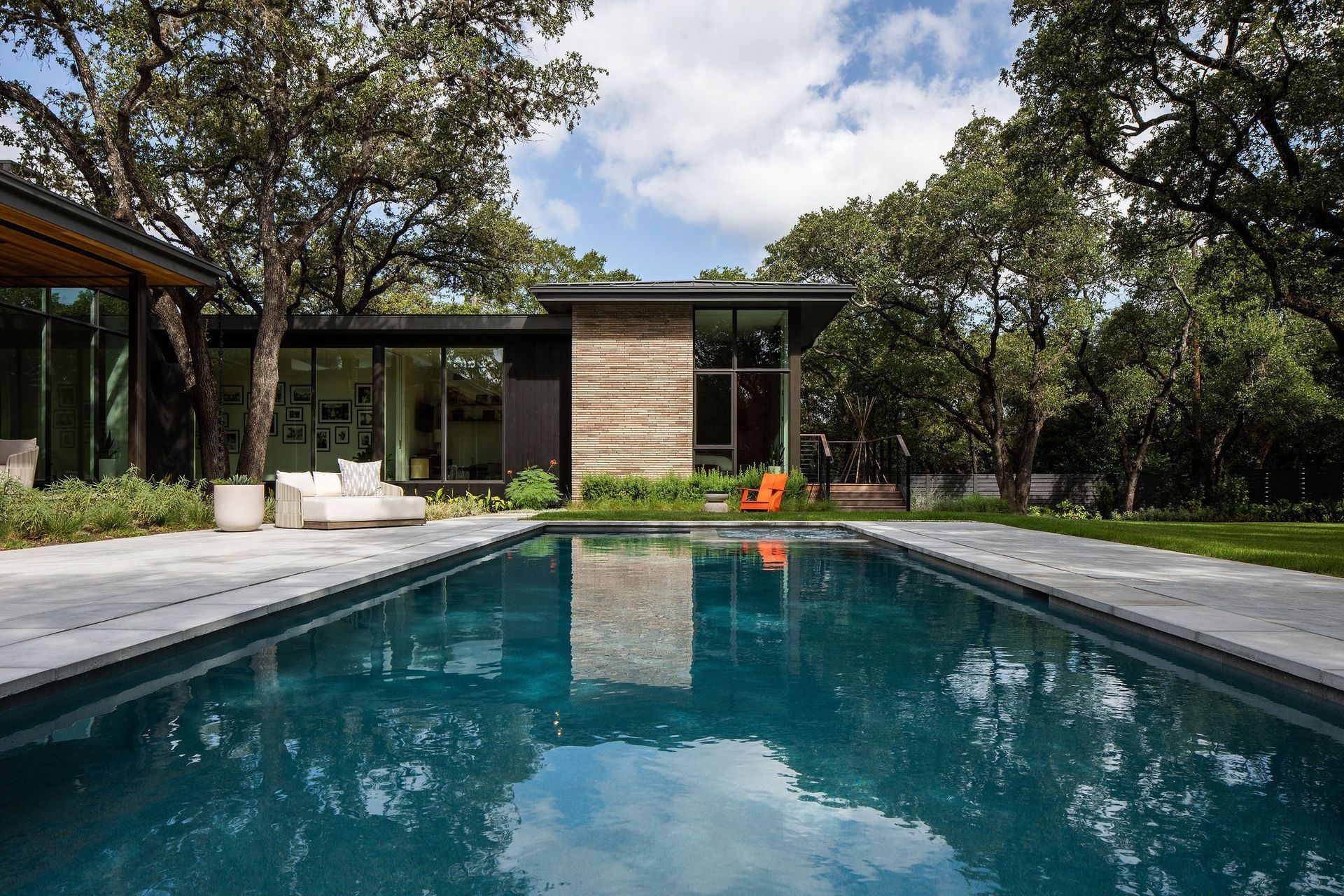 imgi28jake-holt-photo-07exterior-pool-day.jpg