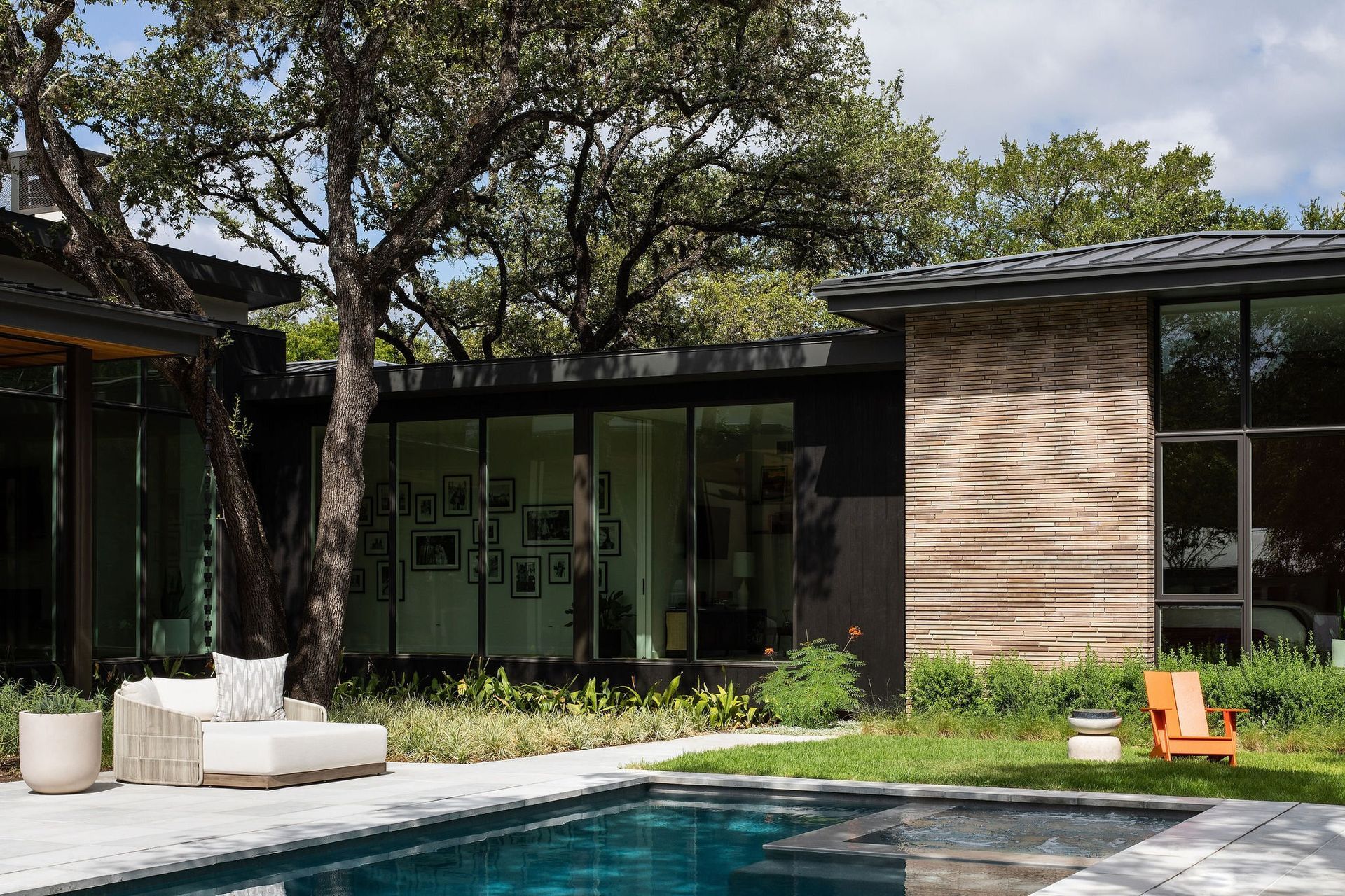 imgi29jake-holt-photo-10exterior-rear-day.jpg