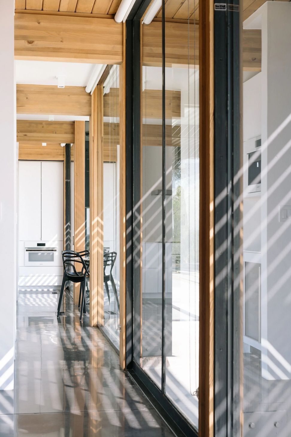 imgi309lightHOUSEKitchenWindowAfter.jpg