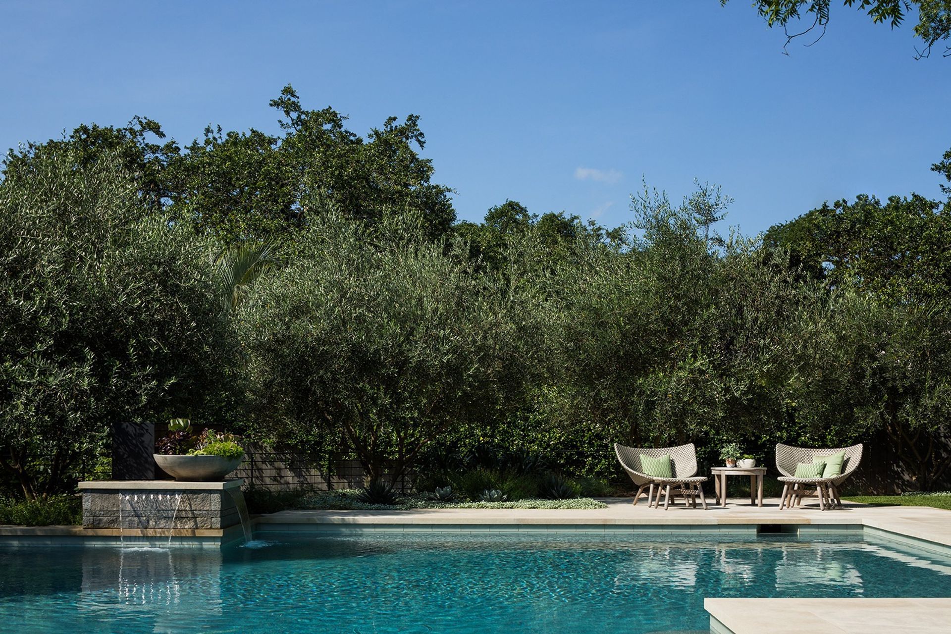 imgi30larue-aia-tour-2019-jake-holt-photo-02pool.jpg