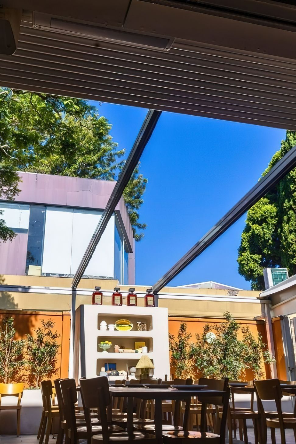 imgi5Med-Evo-Pro-Retractable-Roof-by-Outdoor-Blinds-and-Awnings-11-r654c850klzauuswa3fmas186q9kqknhe73s45kzy8.jpeg