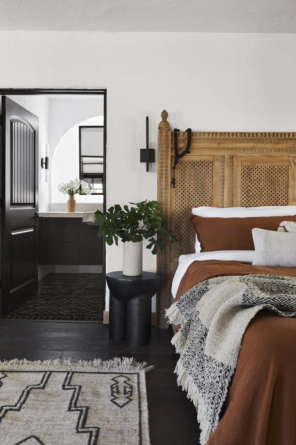 imgi6Bobby-BerkCasaTierraBedroomBathroomDesign7-scaled.jpg
