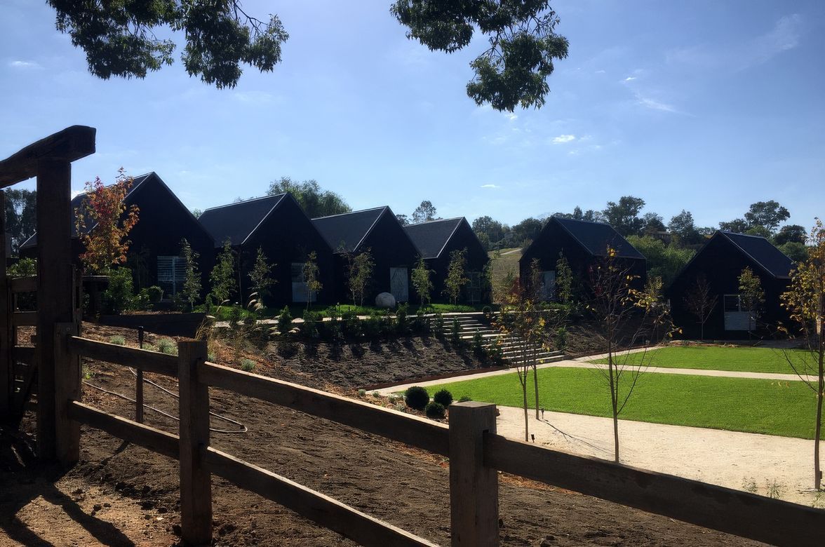 The Sir George | 8 Accommodation Cabins “The Barns” in Jugiong, NSW