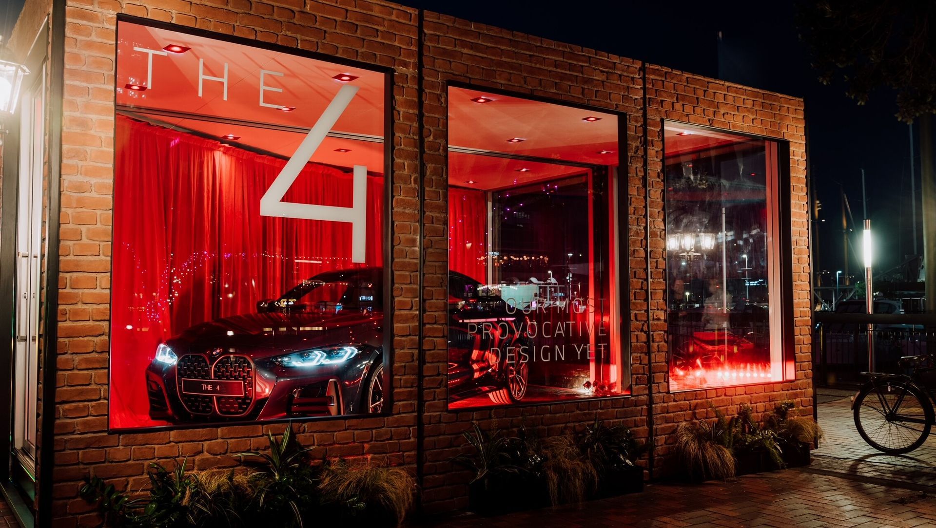 BMW Ad, Temporary Installation banner