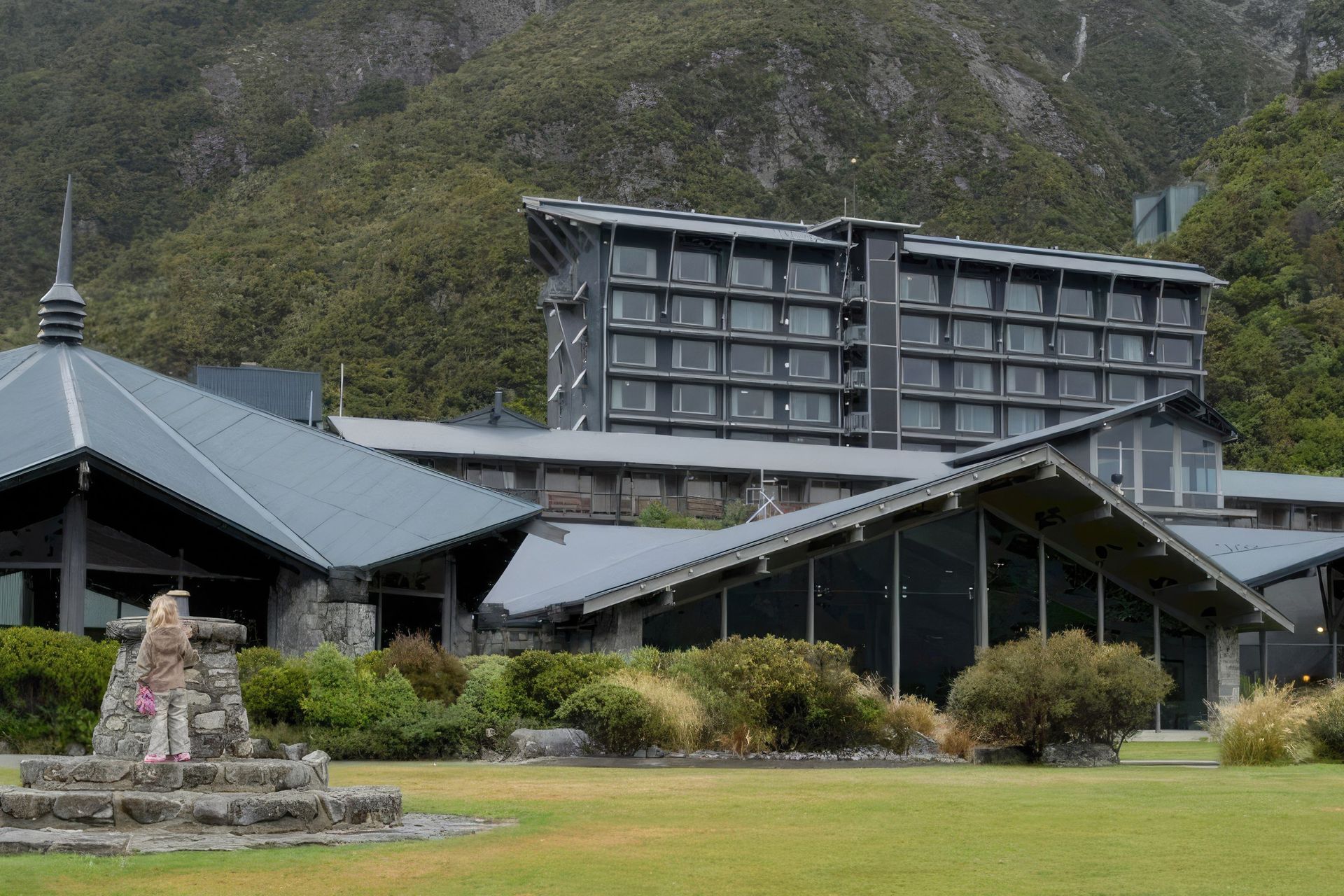 8-the-hermitage-mt-cook46142-gigapixel-standard-scale-400x.jpg