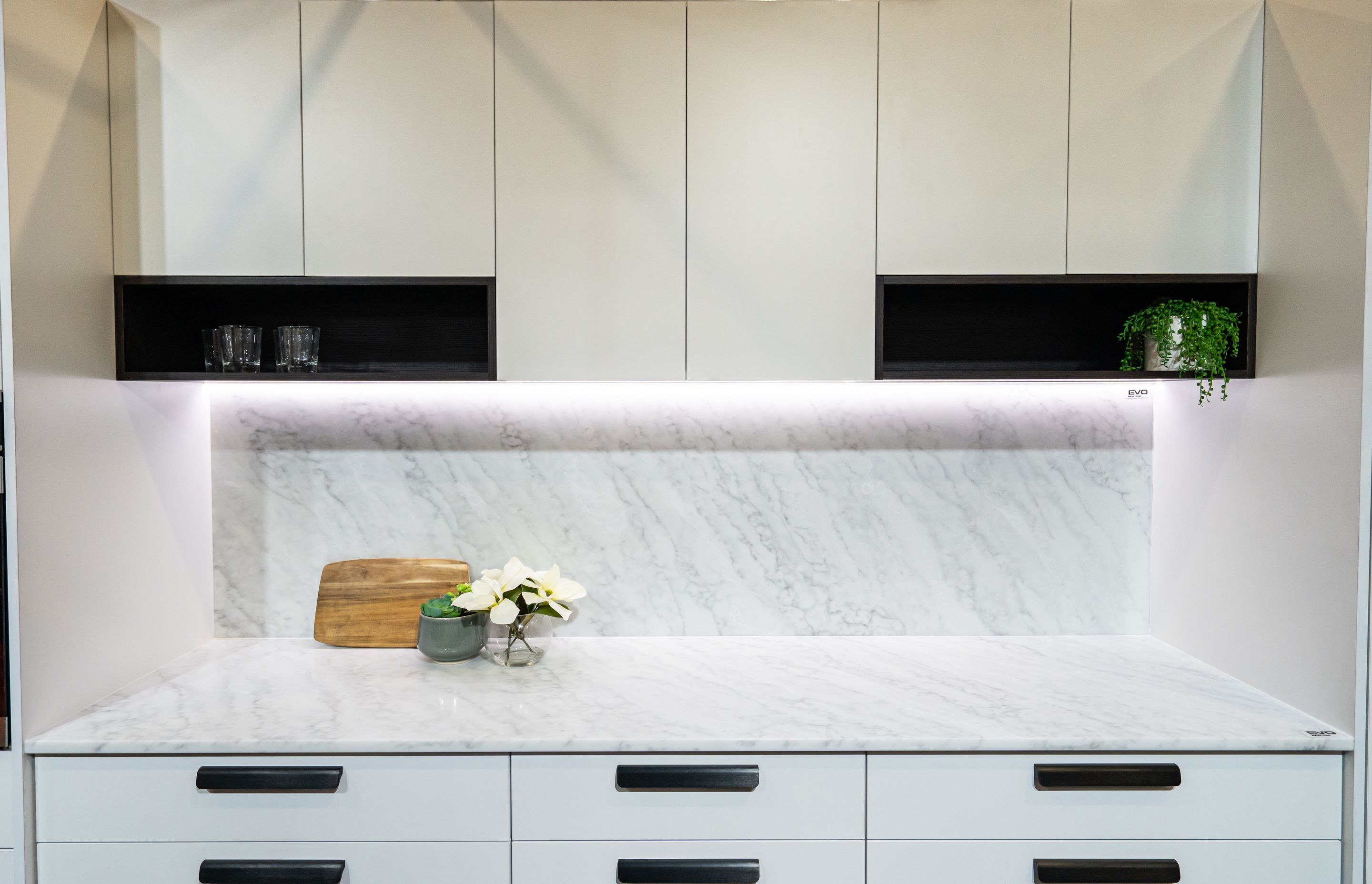 Evostone Elements in Lunar was used as the benchtop and splashback, combined with the black &amp; white colour design tied in all the elements.