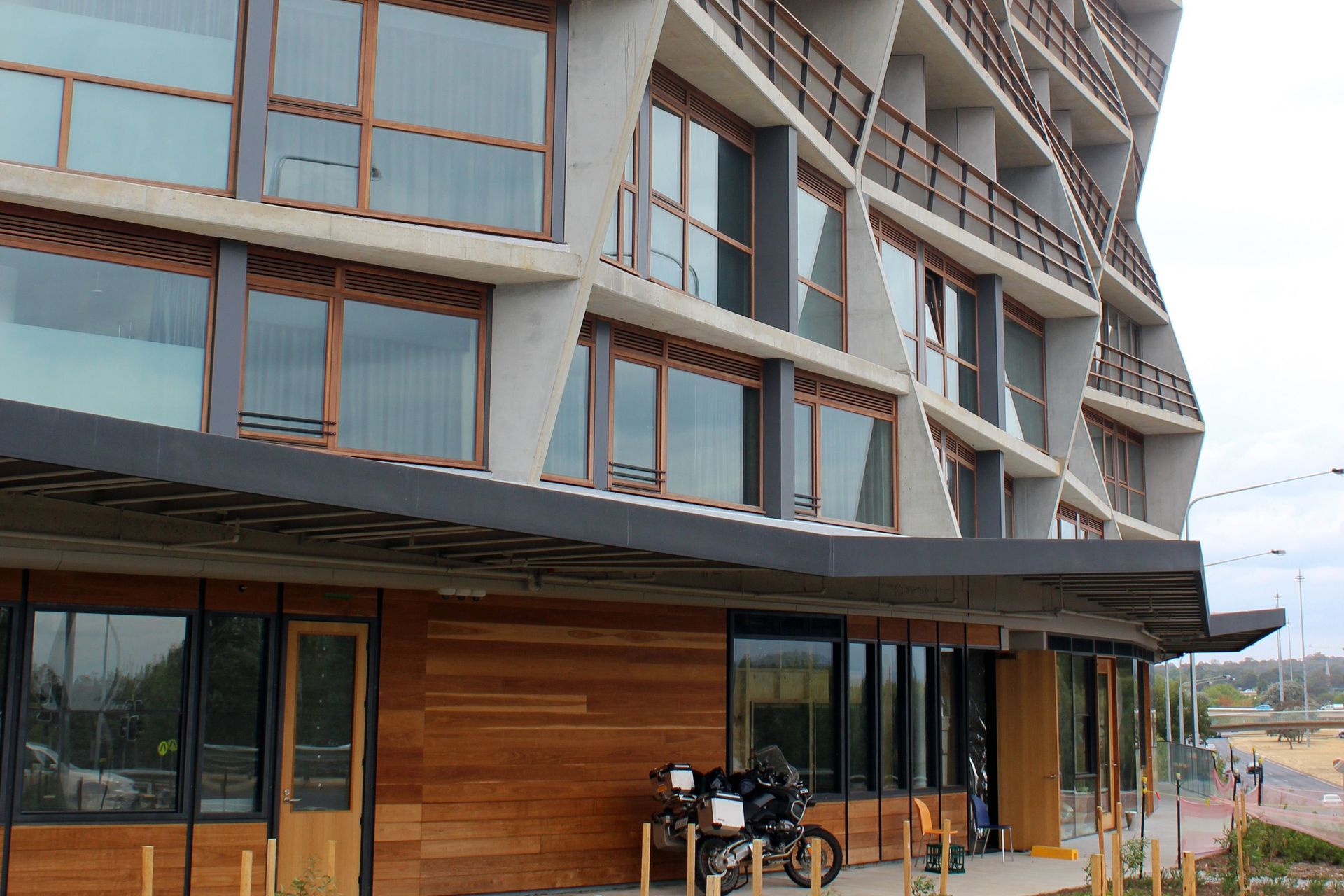 Nishi-Building-Hotel.JPG