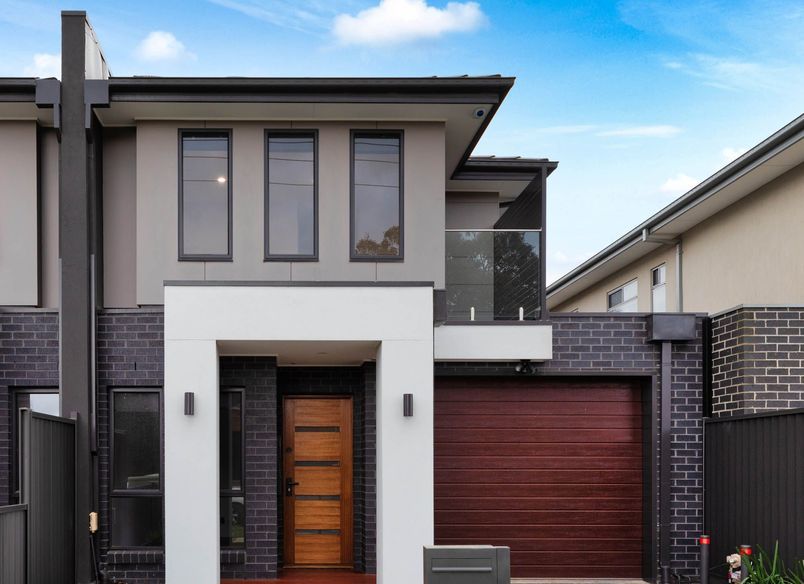 Robertsons Road, Taylors Lakes