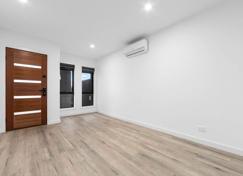 Robertsons Road, Taylors Lakes