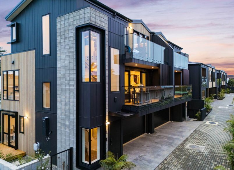 Stratford Avenue - Multi-Generational