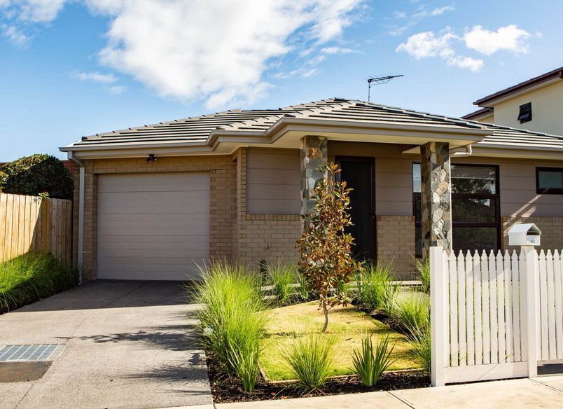 Burbank Drive, Reservoir