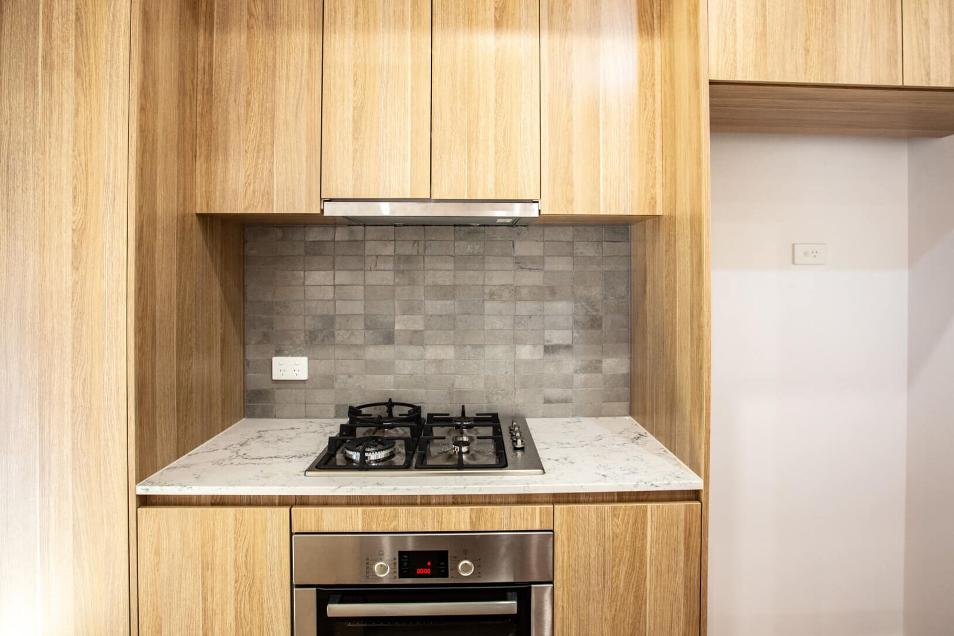 Burbank Drive, Reservoir