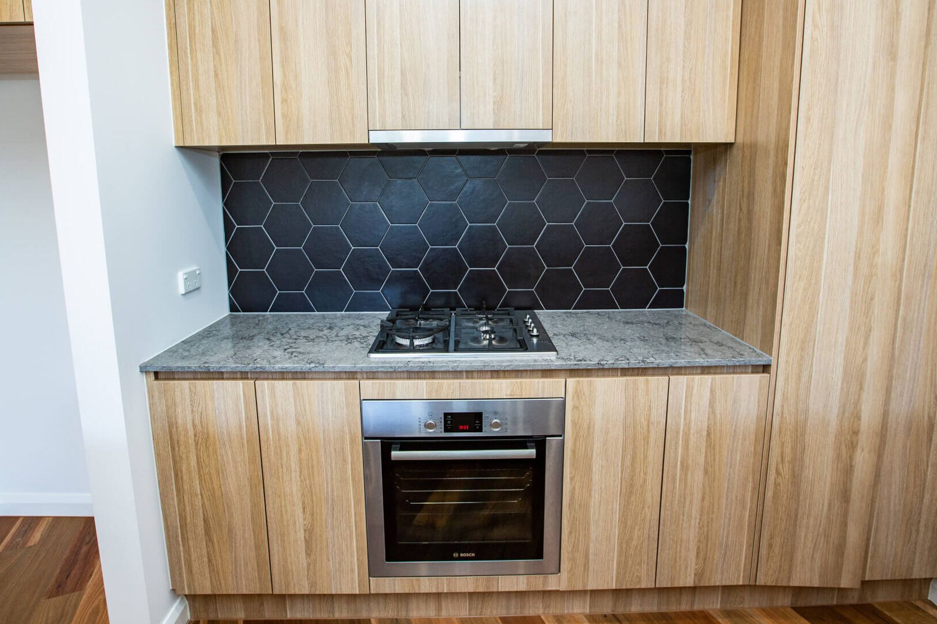 Burbank Drive, Reservoir