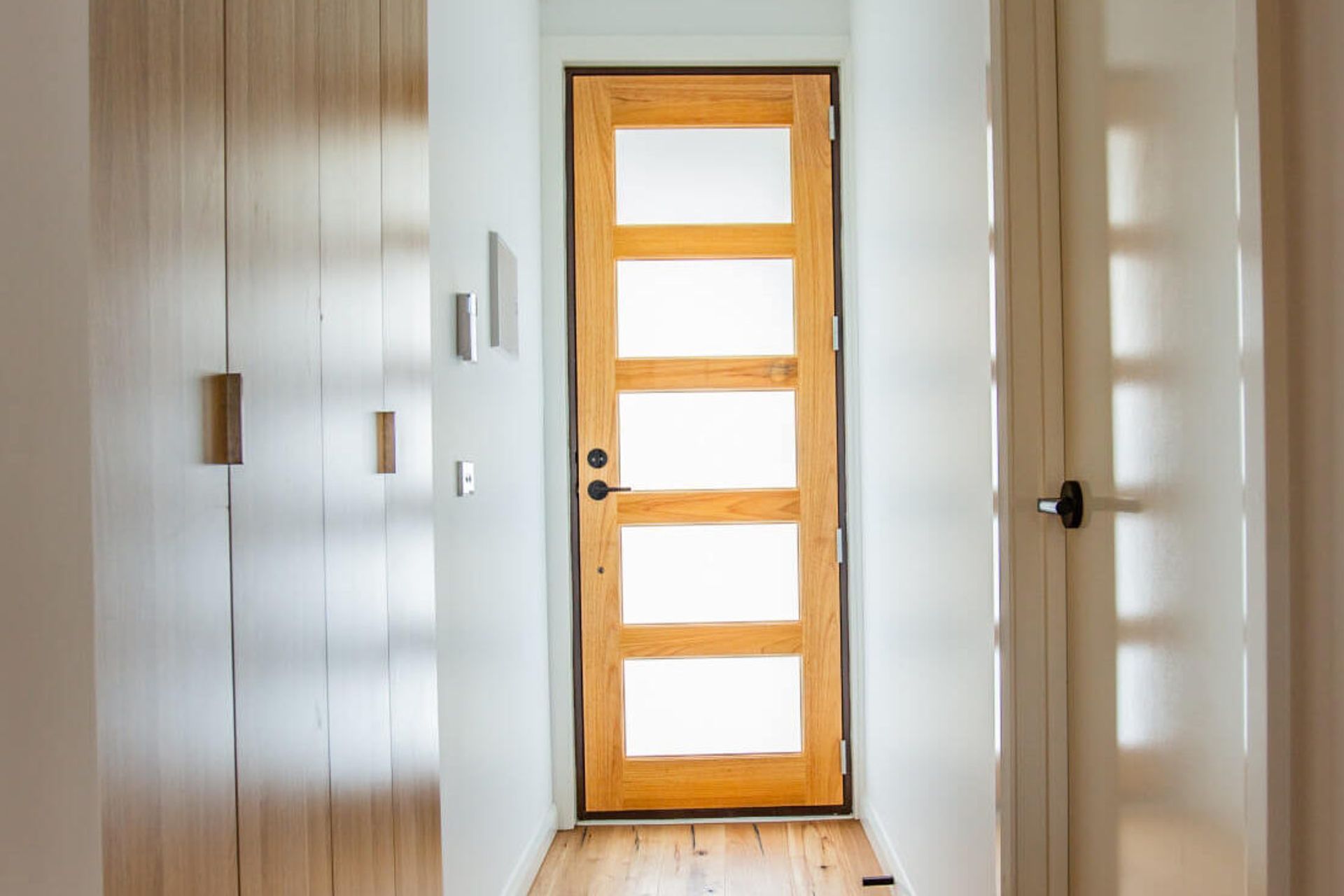 Burbank Drive, Reservoir