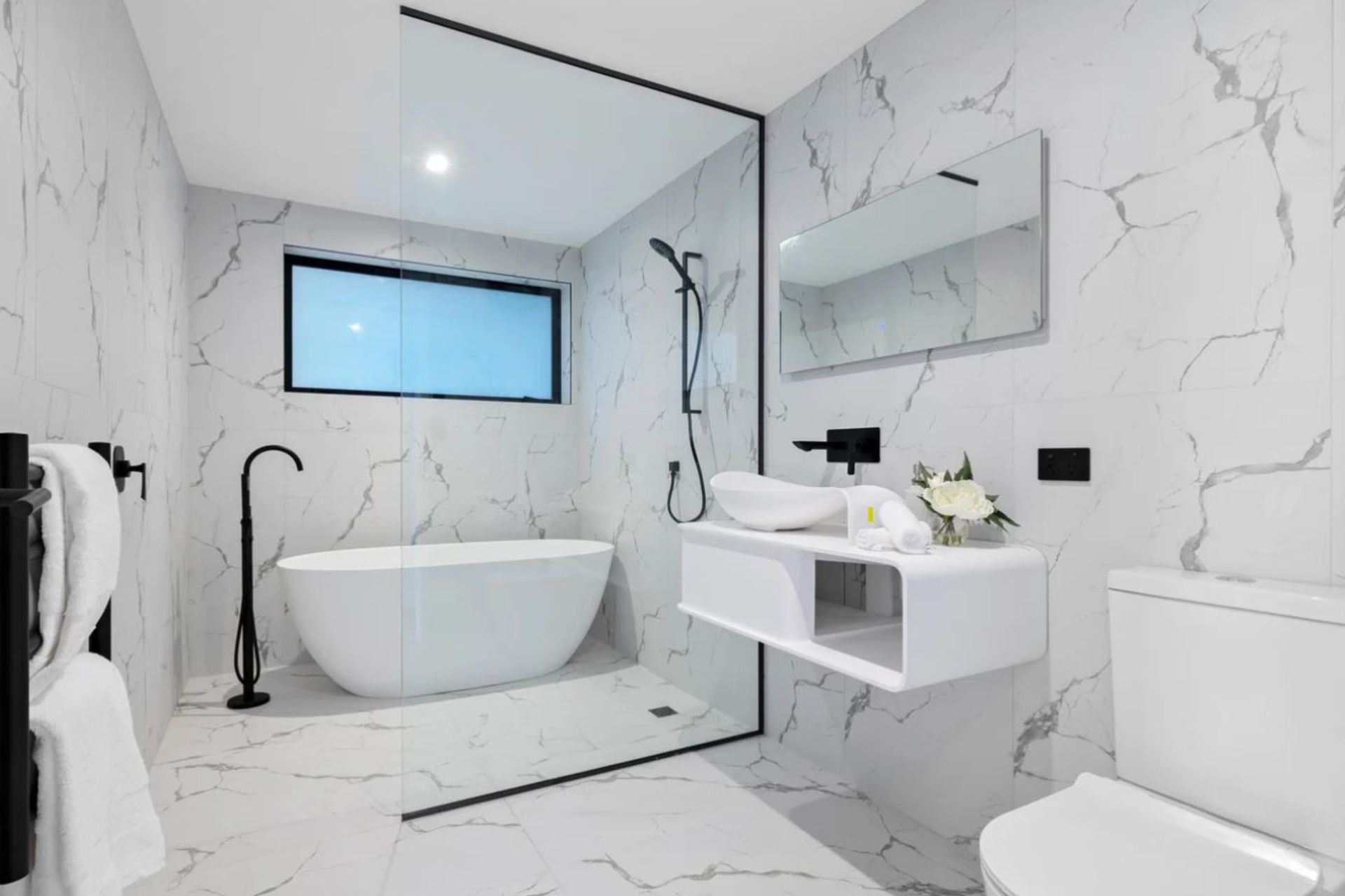 MAIN-BATHROOM-v2.jpg