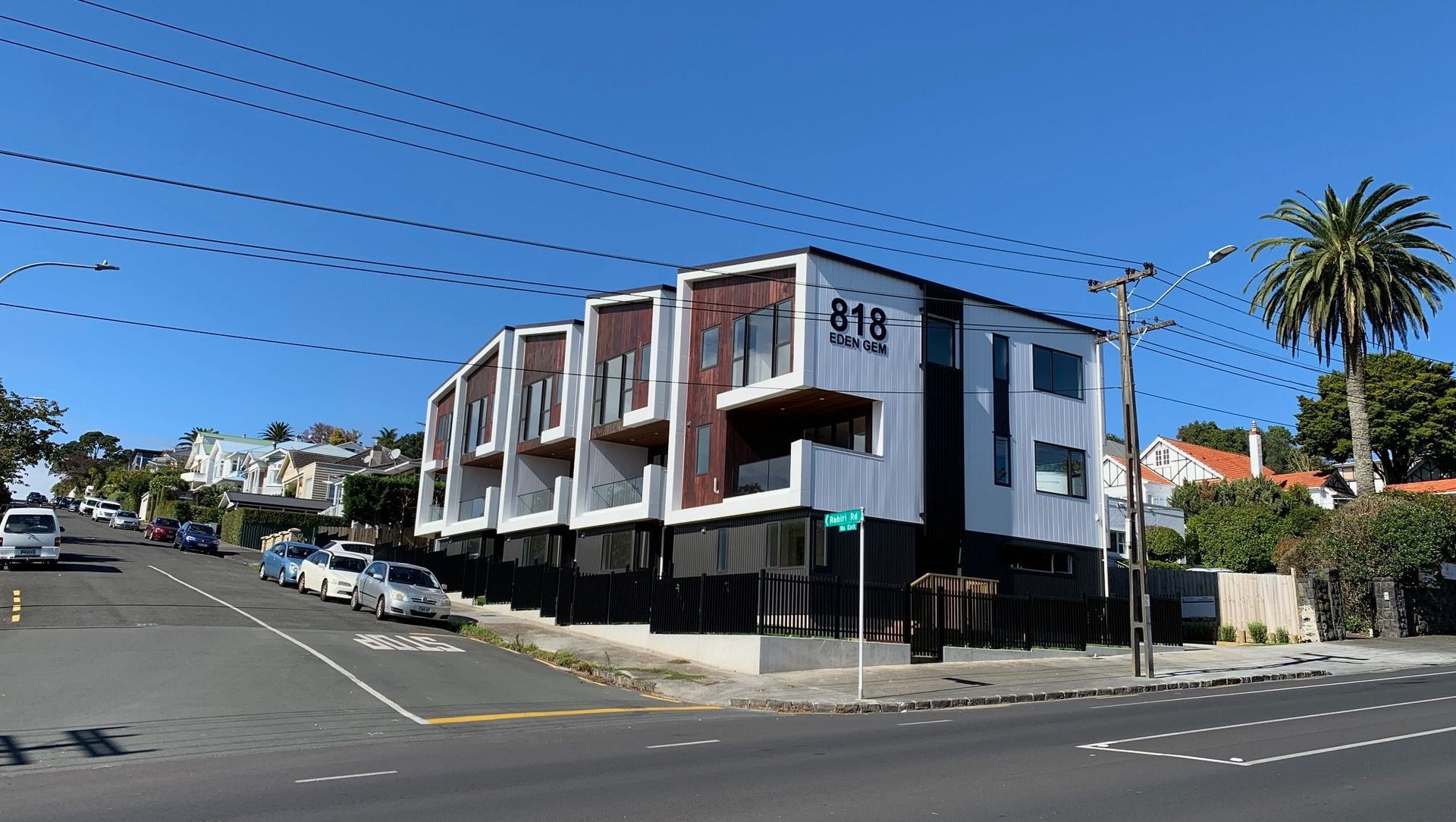 818 Mount Eden Road banner