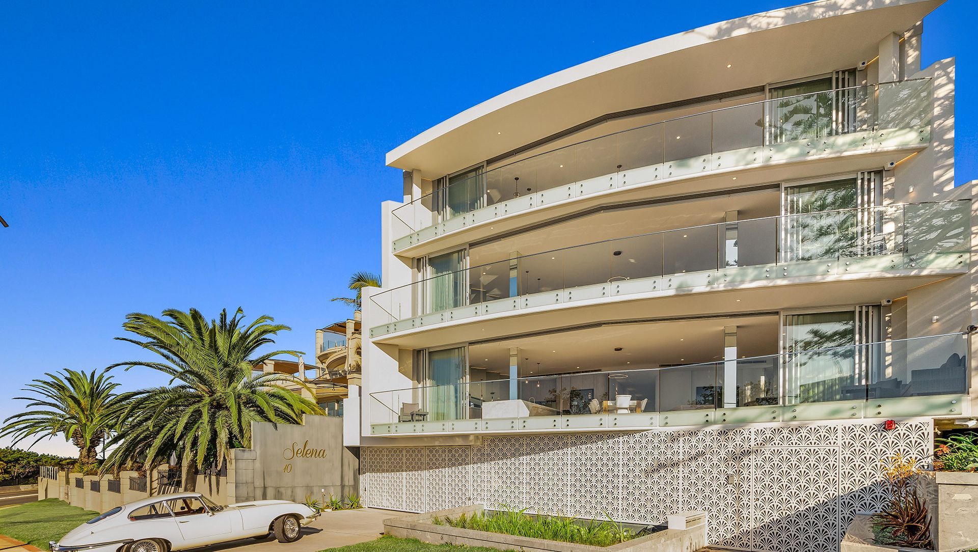 Selena Custom Built Luxury Units banner