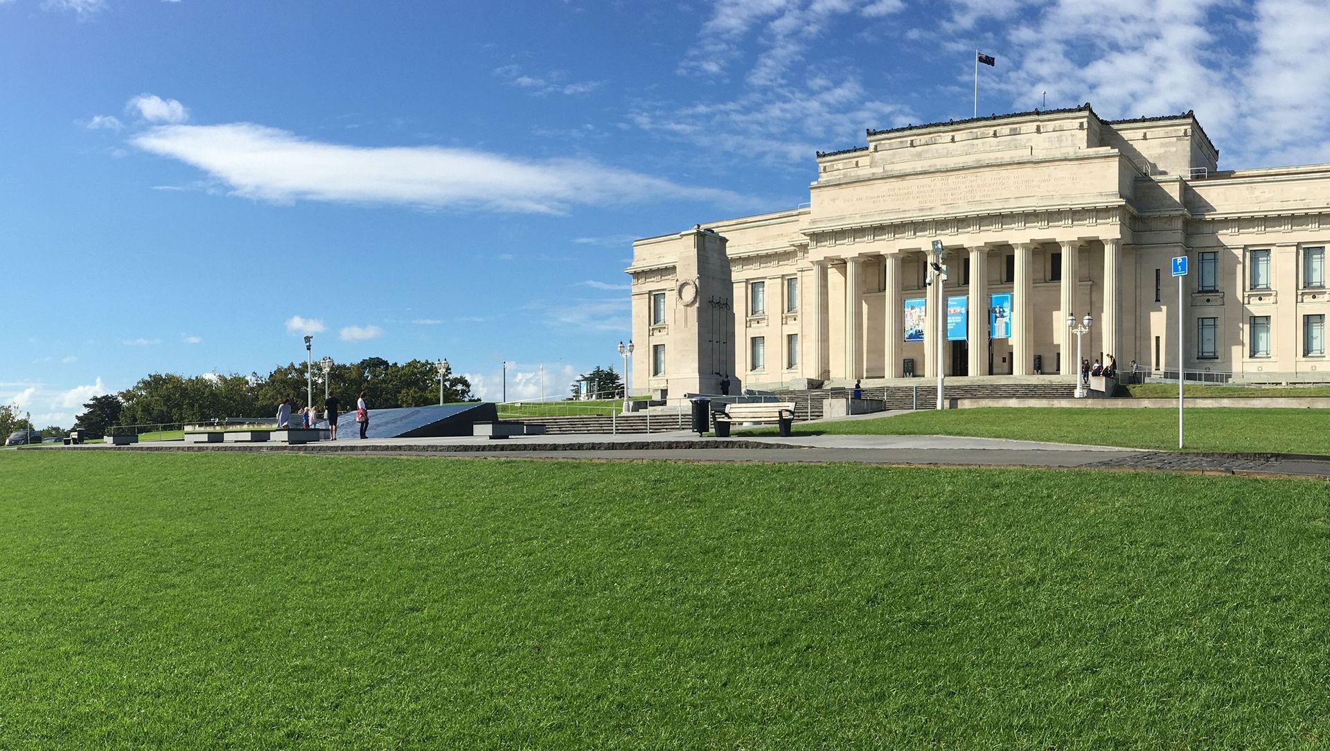 Auckland War Memorial Museum Adopts Flexible and Affordable Smart Lock System banner