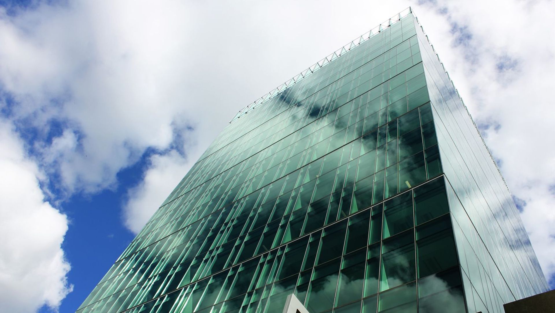 21 Queen Street banner