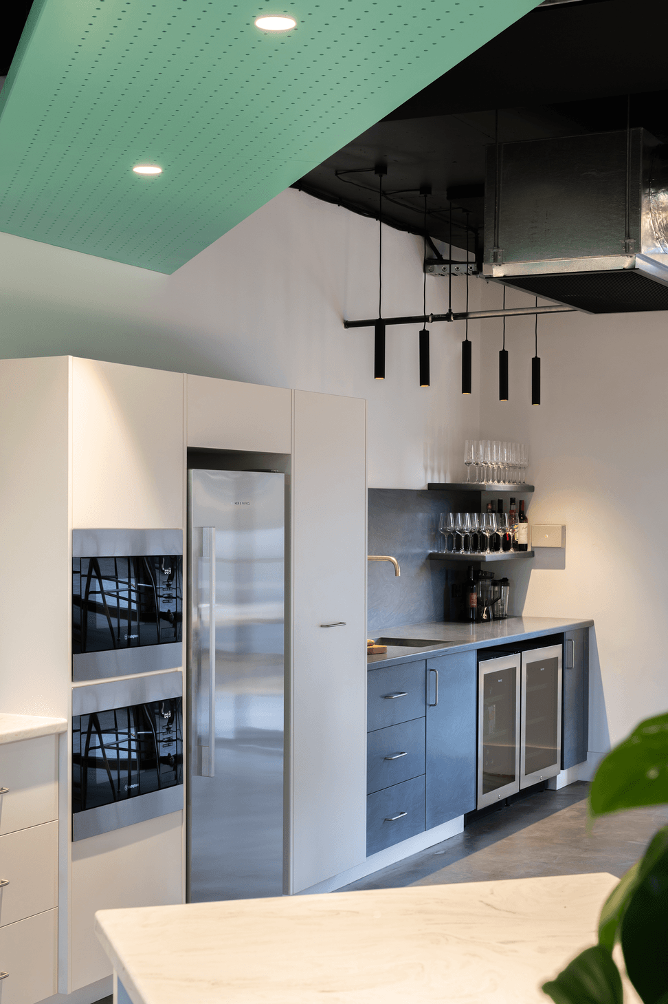 Photography: Andrew Purvis & Unios Lighting