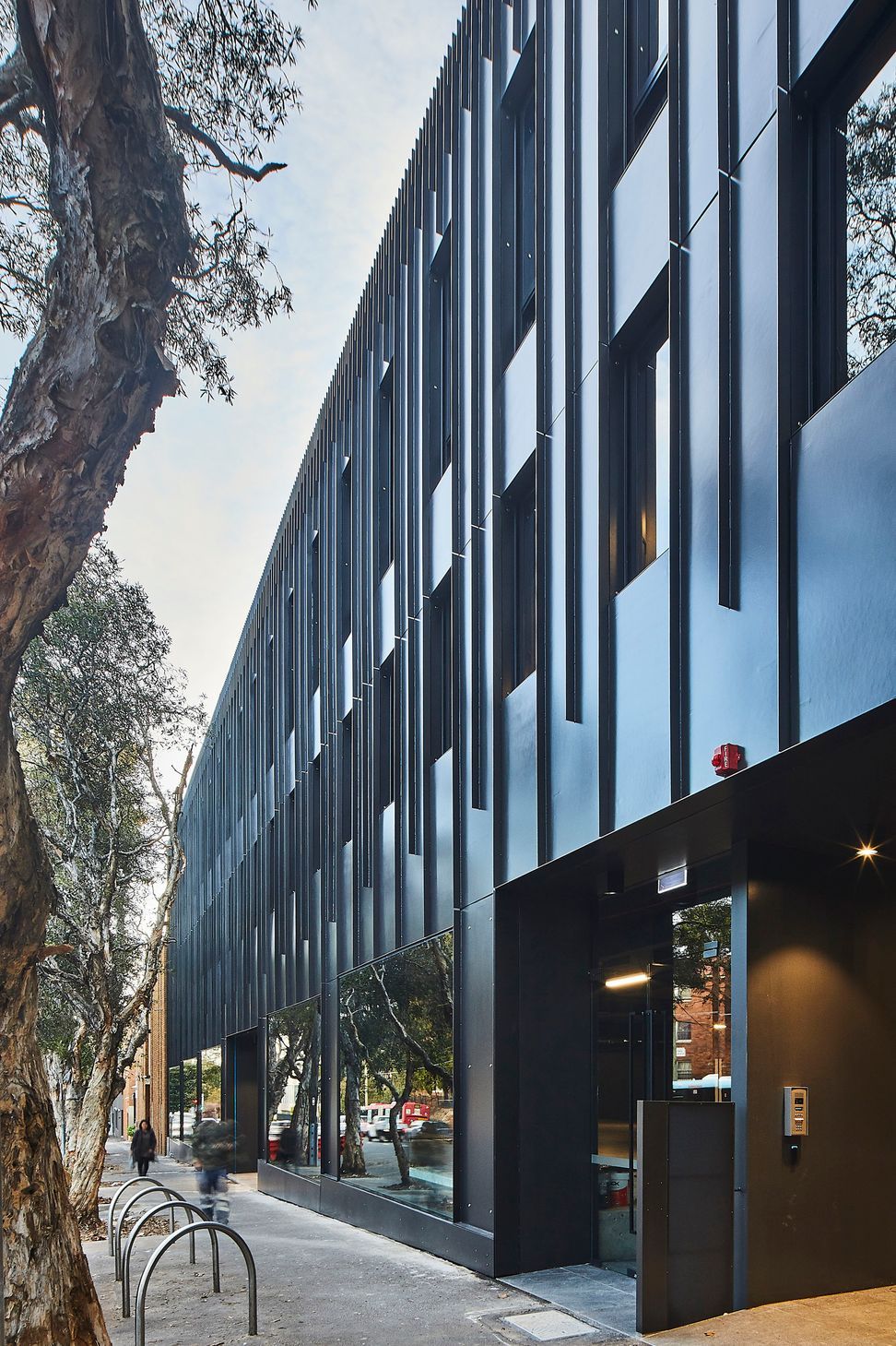 Steel fins present as a solid form on approach.