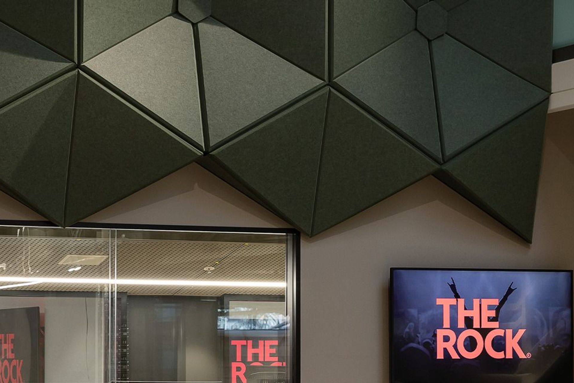 Mediaworks: Beats Sculpture Wall Spotlight