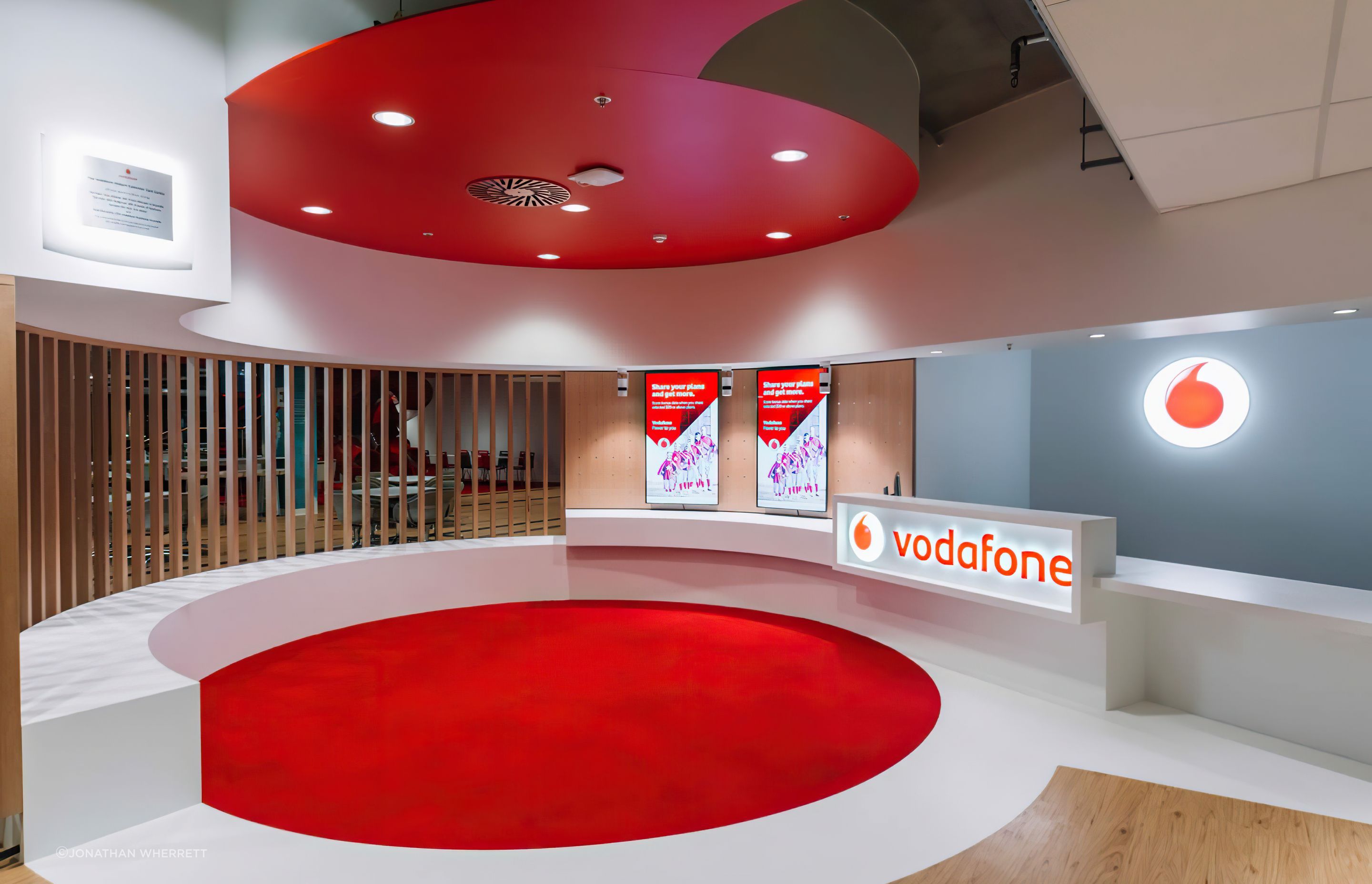 buildmevodafone-reception-gigapixel-standard-scale-481x.jpg