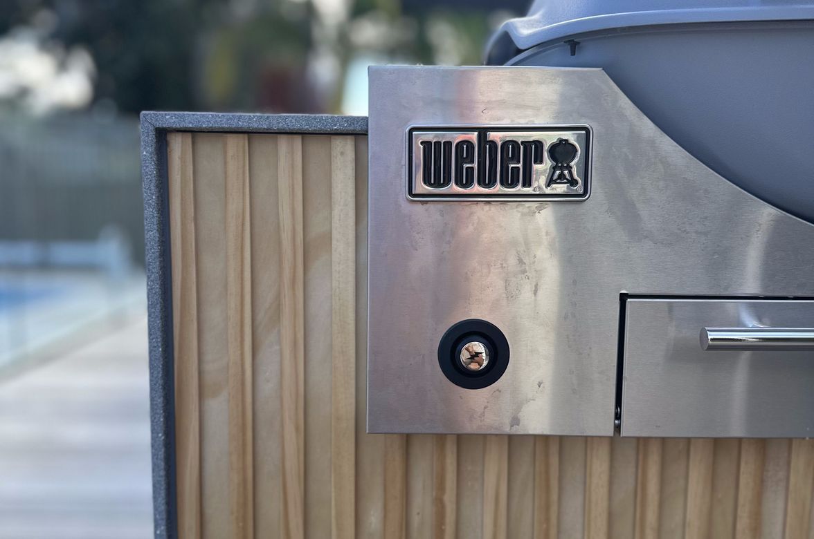 Custom Outdoor Kitchen(BBQ)