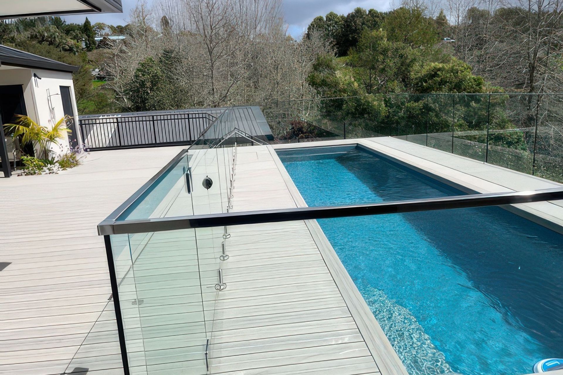 Logowhangamata-decking-pool-3-gigapixel.jpeg