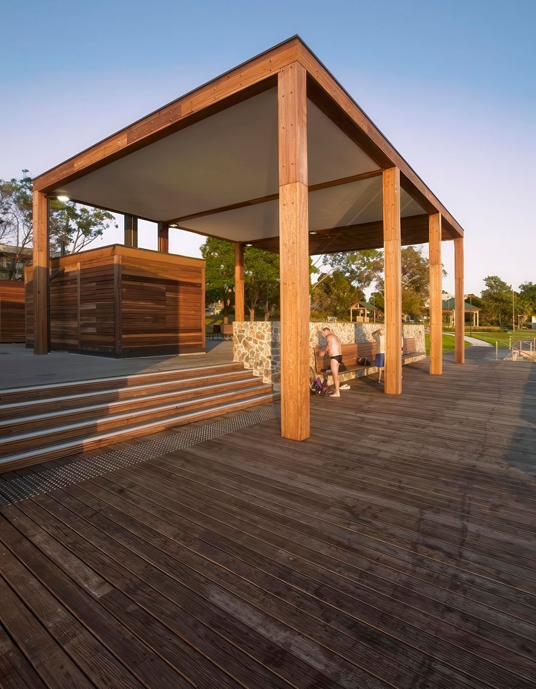 05-Matt-Day-Architect-Matt-Day-Regatta-Foreshore-Toronto-Amenities-Exterior-Timber-2.jpeg