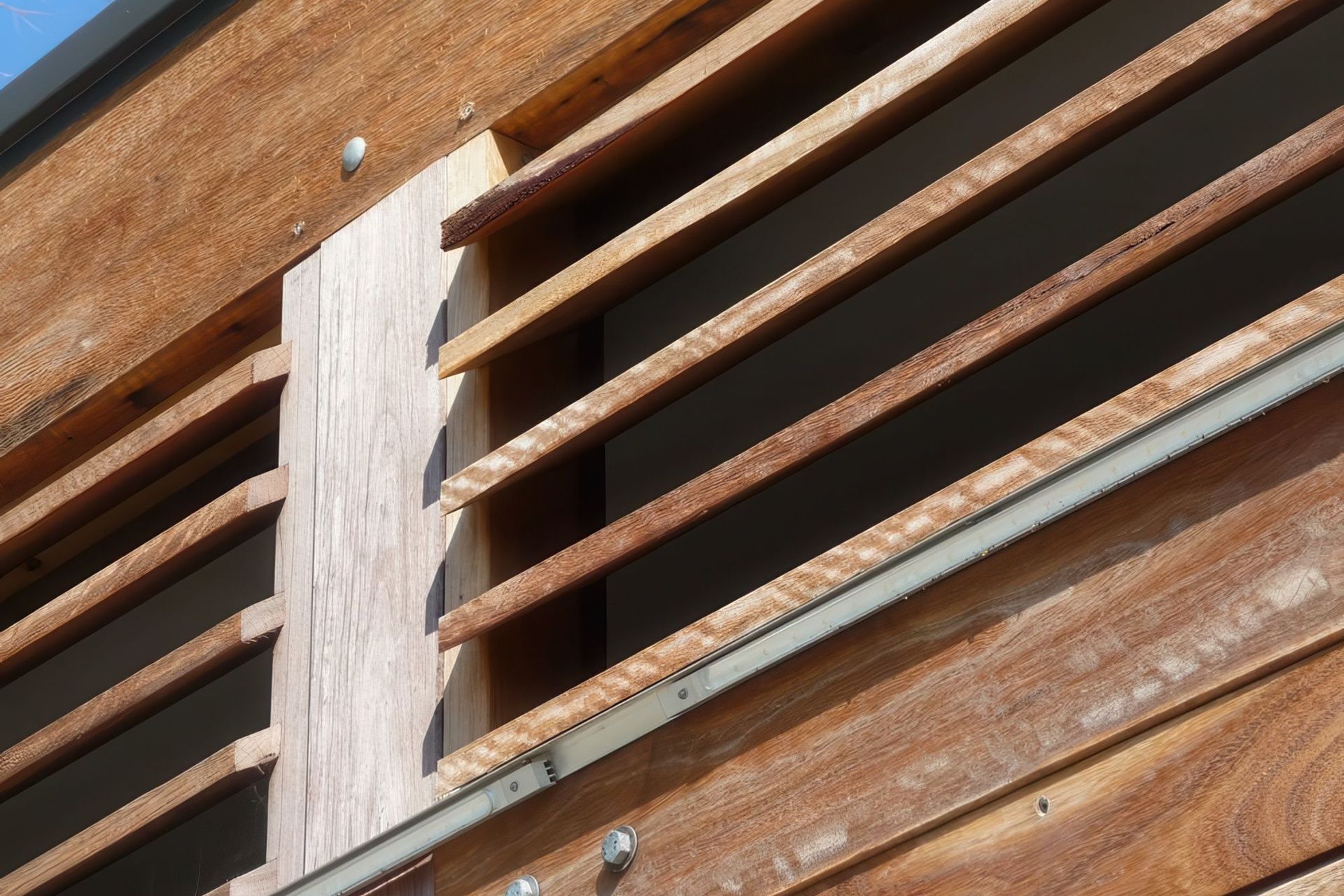 09-Matt-Day-Architect-Matt-Day-Regatta-Foreshore-Toronto-Amenities-Timber-Louvre-Details-2.jpeg
