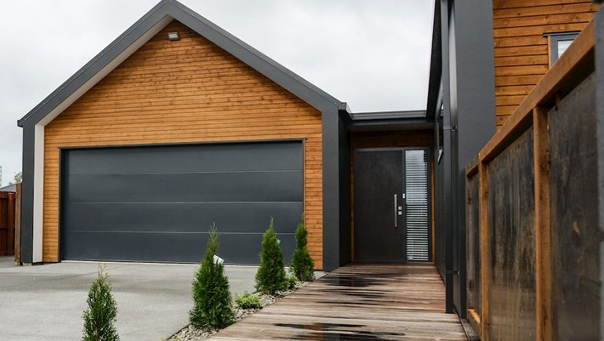 Lazarette Loop House II banner