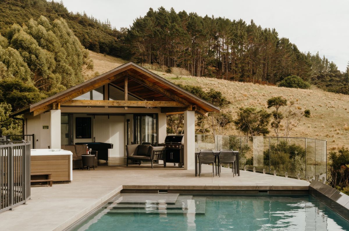 Pool & Pool House – Clevedon