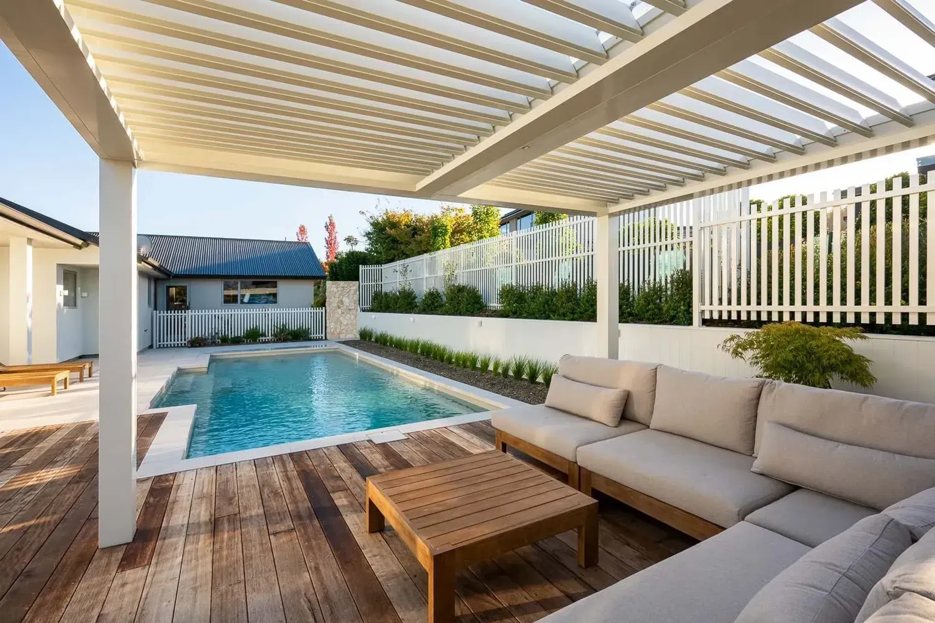 projects-peninsula-poolscape-web-01.webp