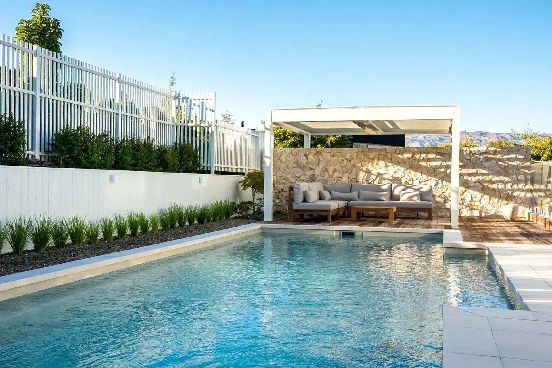 projects-peninsula-poolscape-web-04.webp
