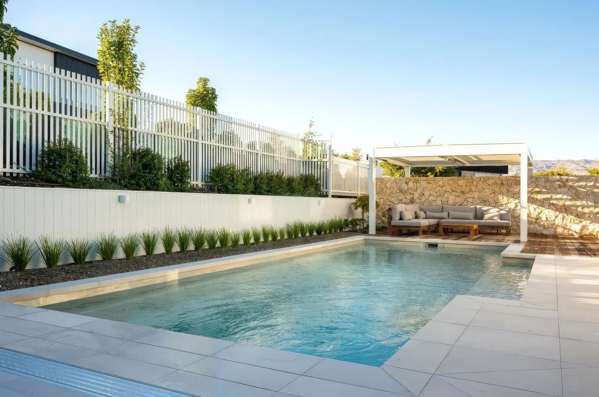 Peninsula Poolscape